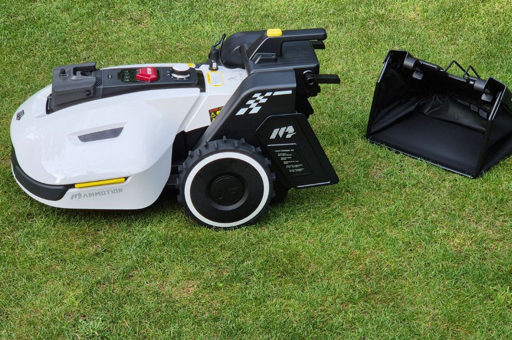 Yuka 1500 Robot Lawn Mower